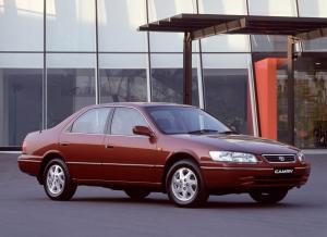 Toyota Camry 2000 года